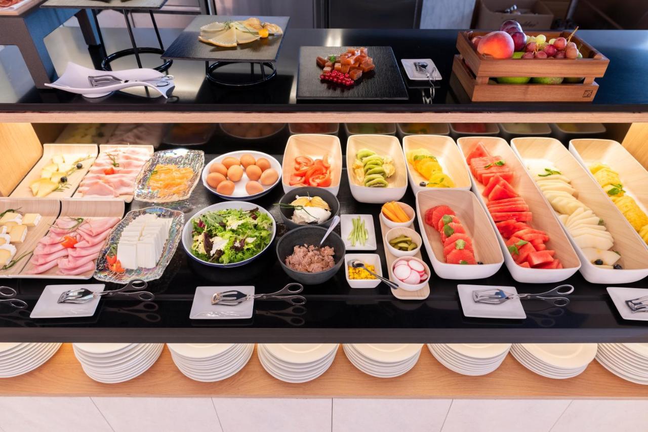 Eurostars Portico Alicante Exterior photo A buffet at a hotel