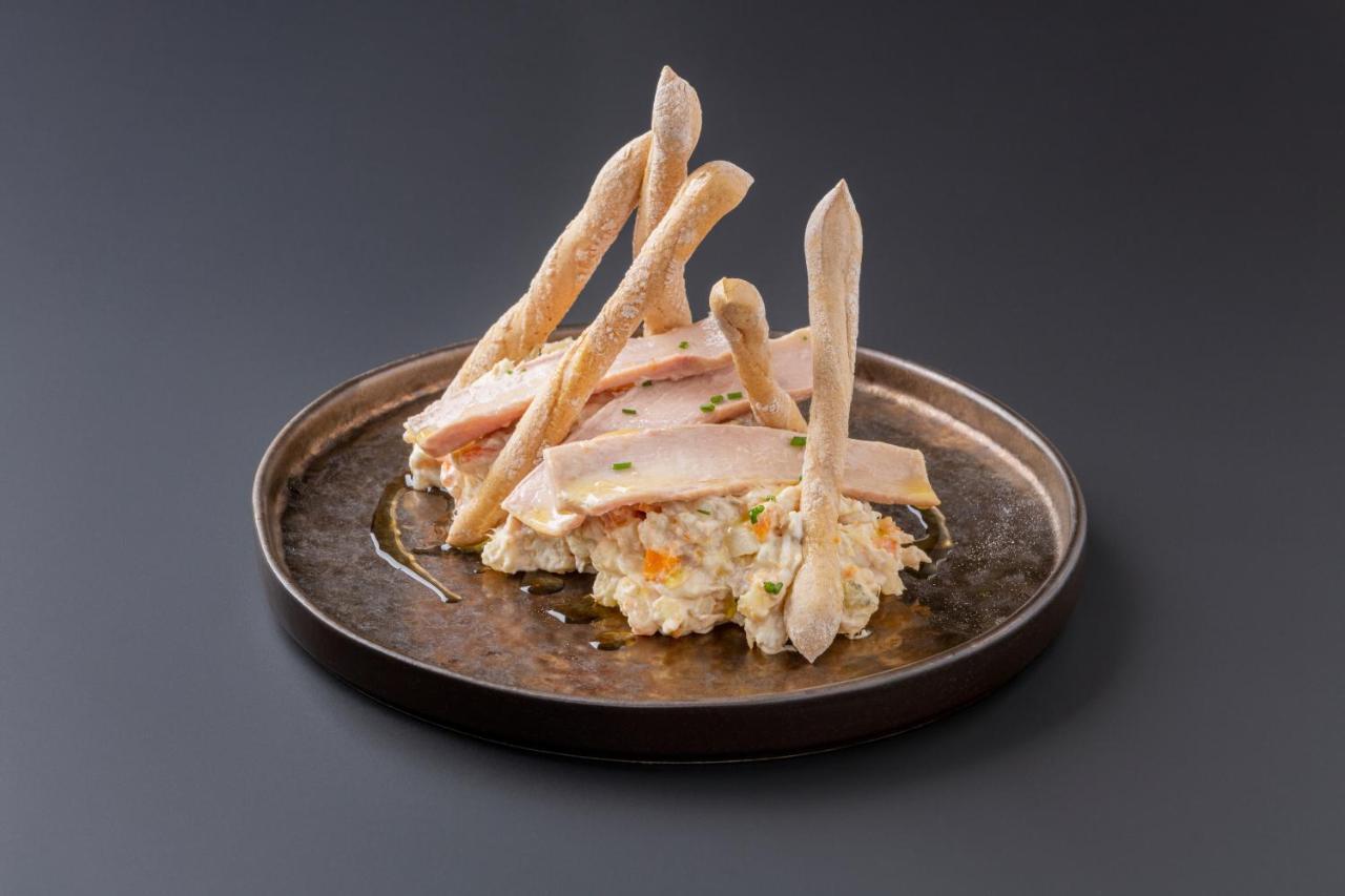 Eurostars Portico Alicante Exterior photo A plate of chicken and potato salad